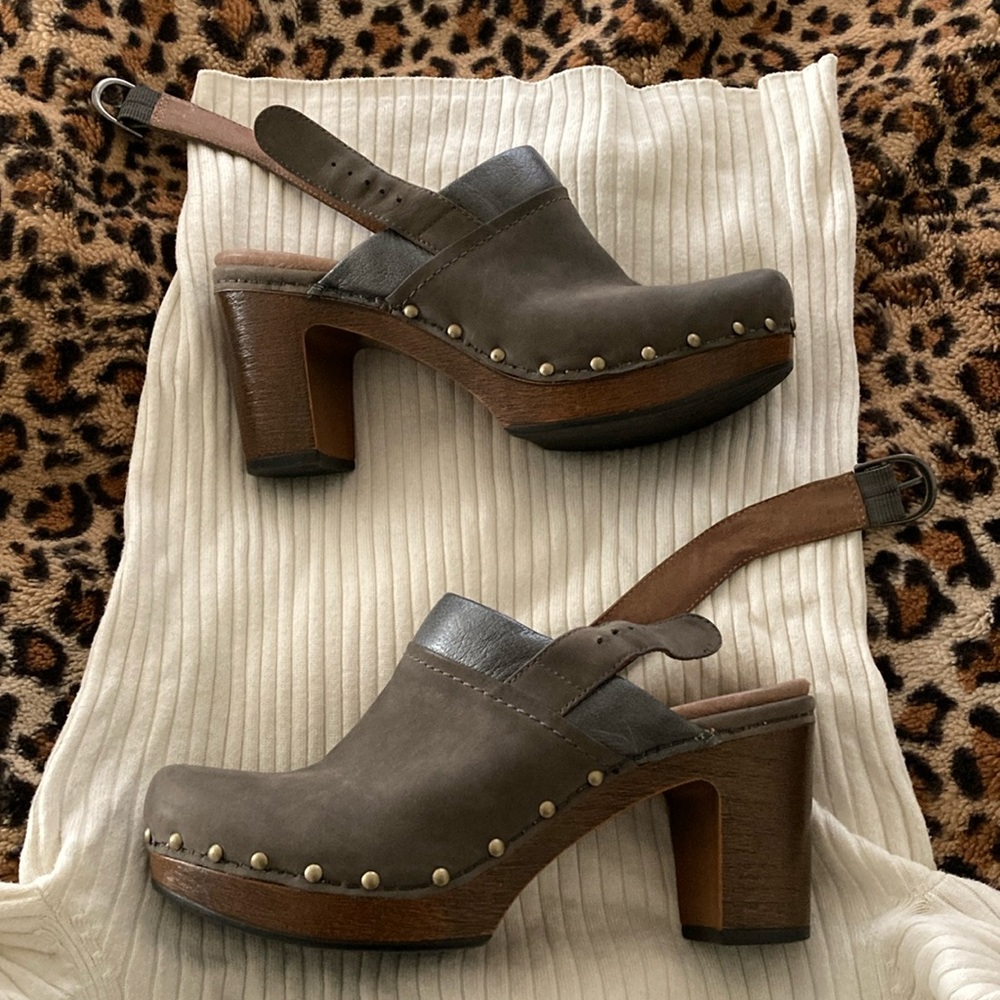 Dansko hobnail smoky brown suede clogs. Very comfy and cute! See pics for detail